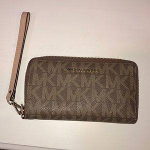 Micheal kors wallet